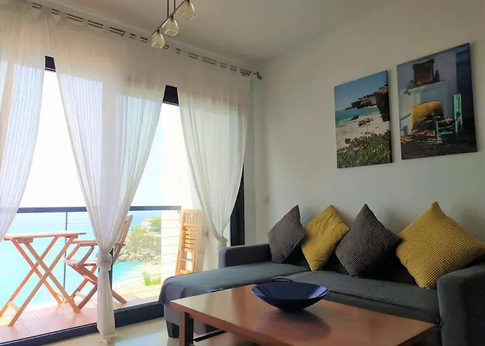 El Salon, Bluewater Apartmán