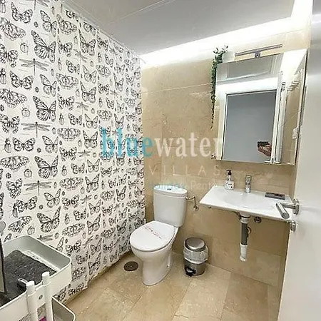 El Salon, Bluewater Apartmán